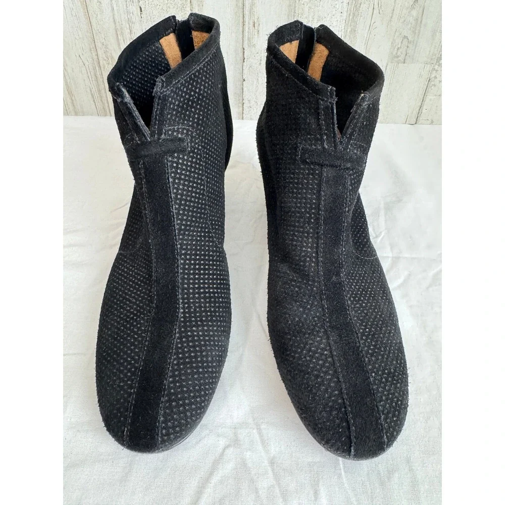 Aquatalia Marvin K Womens 8.5 Black Perforated Suede Block Heel Ankle Booties